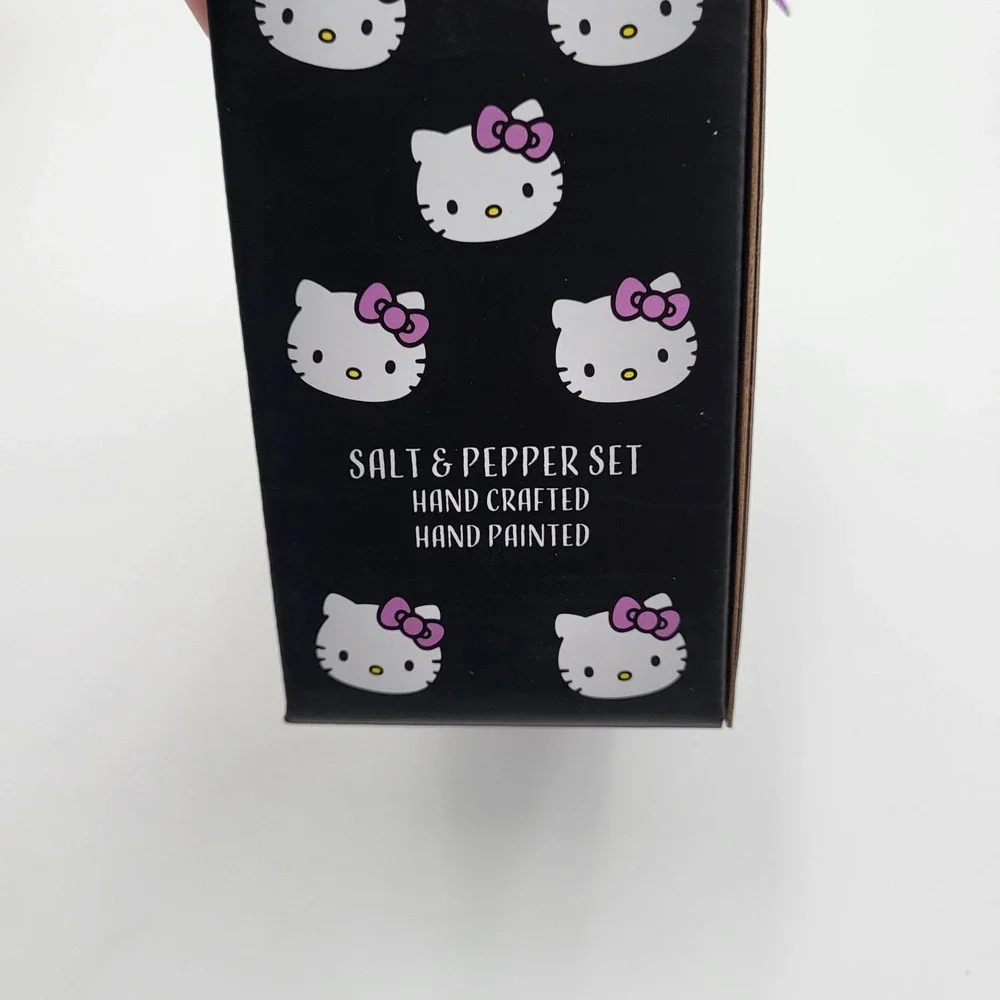 Hello Kitty Halloween Salt &‎ Pepper Shakers Hand Crafted Painted Pumpkin Cat
